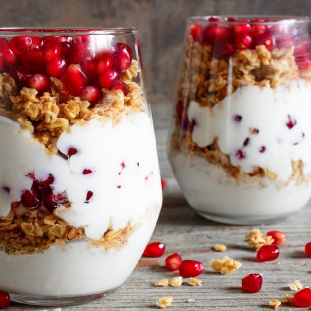 طريقة عمل حلى الرمان بجرانولا الشوفان