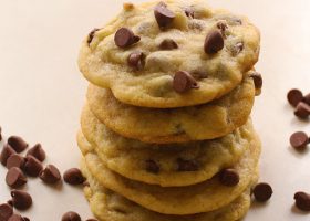 طريقة عمل كوكيز حبيبات الشوكولاتة بالزبدة