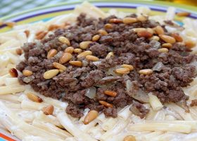 طريقة عمل مكرونة بالزبادي واللحم المفروم