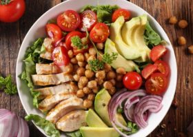 طريقة عمل سلطة فيستا الدجاج