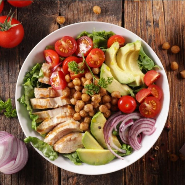 طريقة عمل سلطة فيستا الدجاج
