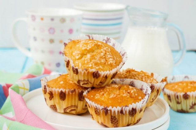 طريقة عمل كب كيك الأناناس وجوز الهند