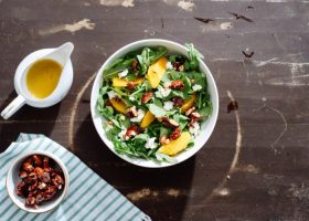 طريقة عمل سلطة خضراء مع البرتقال