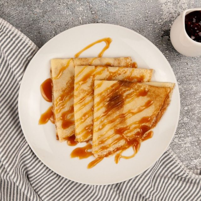 طريقة عمل كريب بصلصة الكراميل