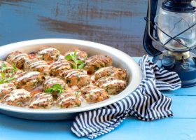 طريقة عمل صينية سمك بالطحينية والطماطم