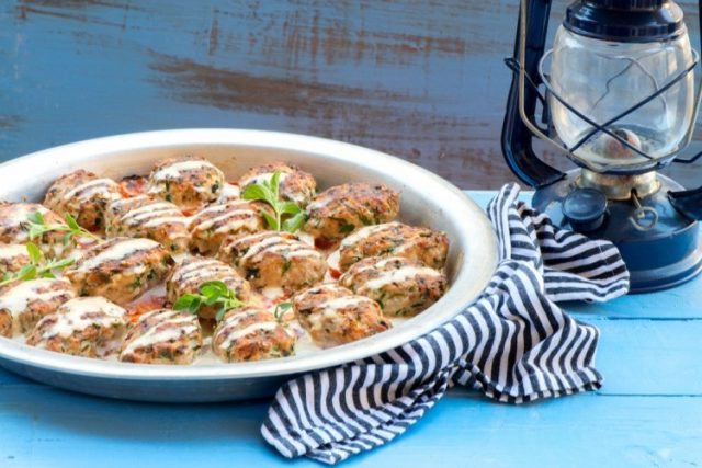 طريقة عمل صينية سمك بالطحينية والطماطم