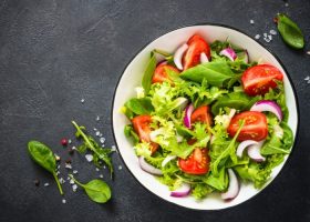 طريقة عمل سلطة خضراء مثل المطاعم