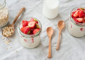 طريقة عمل عصيدة الشوفان والفراولة