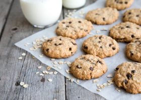 طريقة عمل بسكويت الشوكولاتة الداكنة بالشوفان