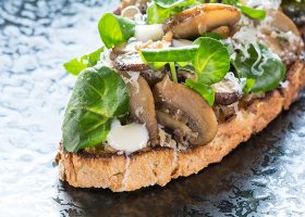 طريقة عمل بروشكيتا بالفطر والليمون