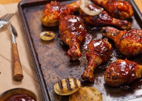 طريقة عمل صينية أفخاذ الدجاج بالباربكيو