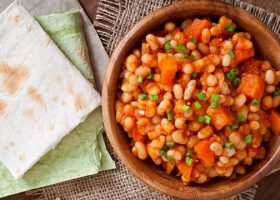 طريقة عمل فاصوليا بيضاء بالطماطم