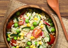 طريقة عمل سلطة الأرز بالخضار