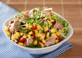 طريقة عمل سلطة التونة بالذرة للرجيم