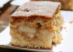 طريقة عمل كيكة التفاح الهشة