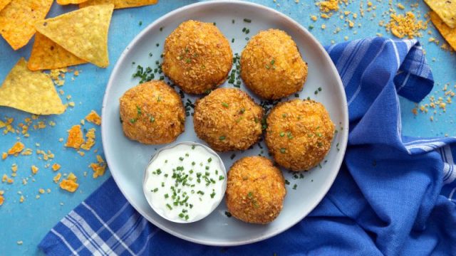 طريقة عمل كرات المكرونة بالجبن