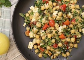 طريقة عمل سلطة الحمص بالبرغل