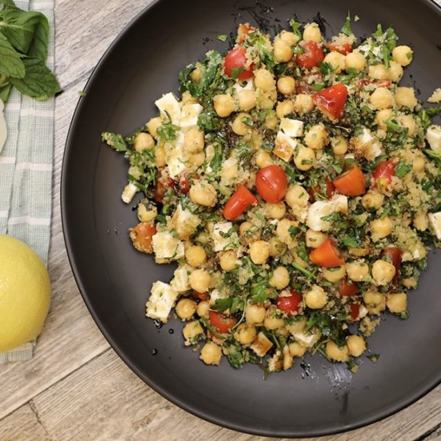 طريقة عمل سلطة الحمص بالبرغل