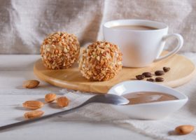 طريقة عمل كرات بسكويت جوز الهند