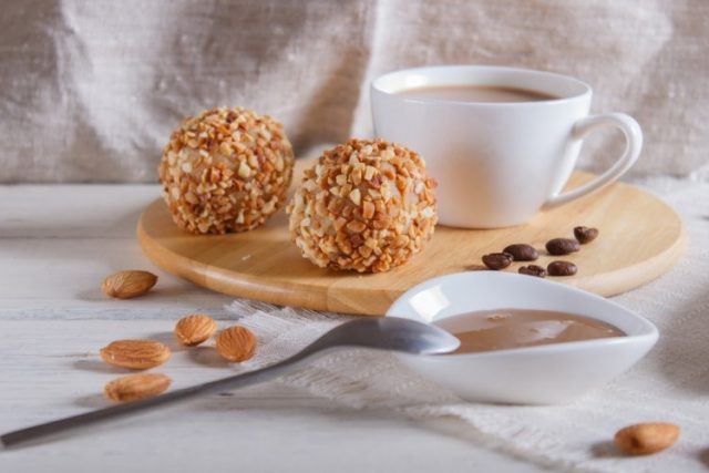 طريقة عمل كرات بسكويت جوز الهند