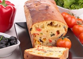 طريقة عمل الكيكة المالحة بالخضار