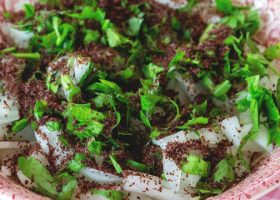 طريقة عمل سلطة البصل والسماق