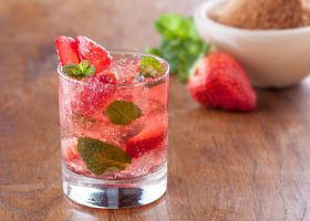 طريقة عمل موهيتو الفراولة