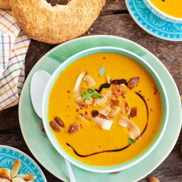 طريقة عمل شوربة القرع بالزعفران