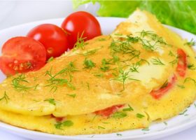 طريقة عمل البيض المقلي بالطماطم