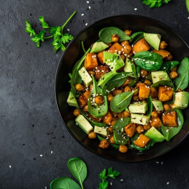 طريقة عمل سلطة الأفوكادو بالبطاطا الحلوة