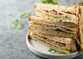 طريقة عمل ساندويش التيركي بالجبن المحمص