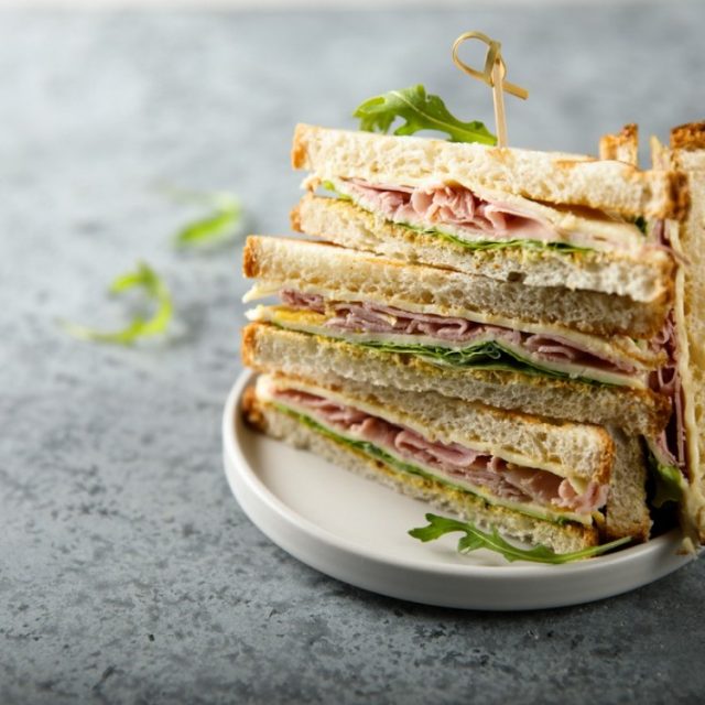 طريقة عمل ساندويش التيركي بالجبن المحمص