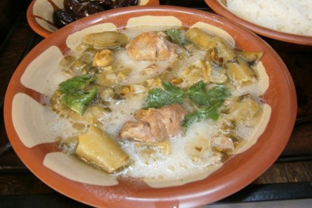 طريقة عمل الفول الأخضر باللحم واللبن