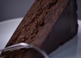 طريقة عمل كيك شوكولاتة كيتو دايت