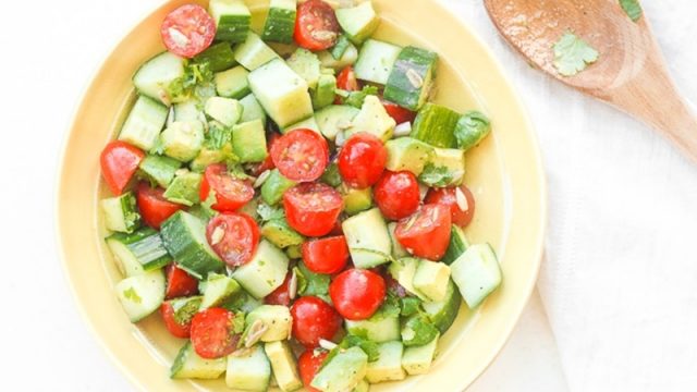 طريقة عمل سلطة الأفوكادو بالطماطم