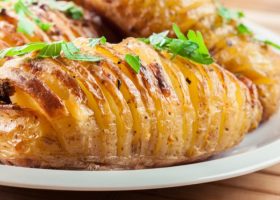 طريقة عمل بطاطس هاسلباك بالجبن