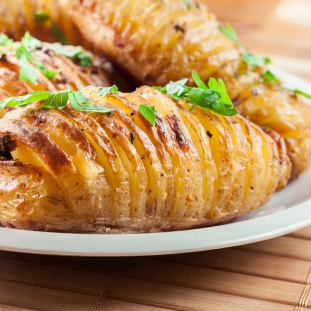 طريقة عمل بطاطس هاسلباك بالجبن