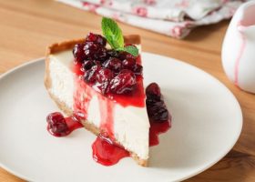 طريقة عمل تشيز كيك التوت بالزبادي