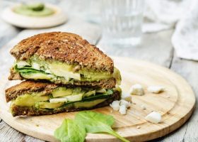 طريقة عمل ساندويش الجبن بالأفوكادو للرجيم