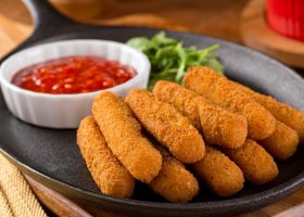 طريقة عمل أصابع البطاطس بالجبن