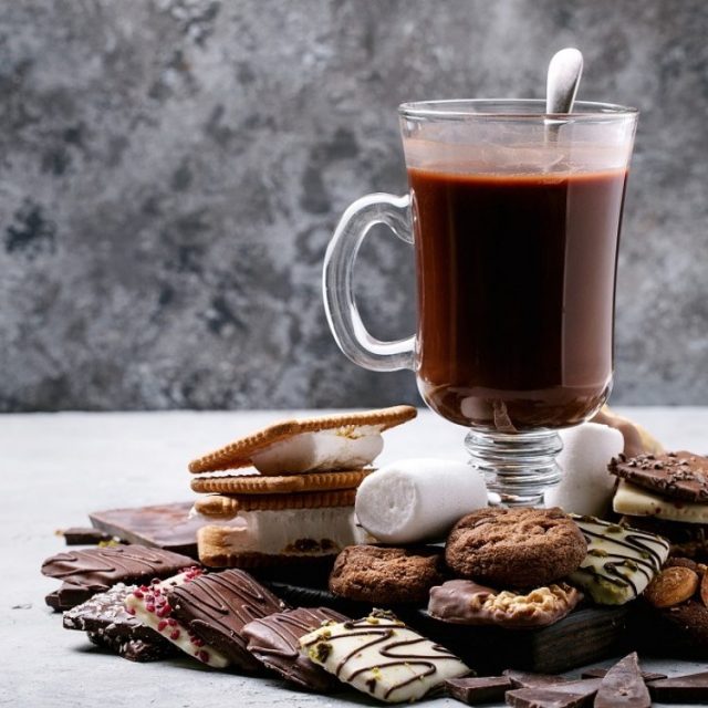 طريقة عمل لاتيه التمر بالشوكولاتة