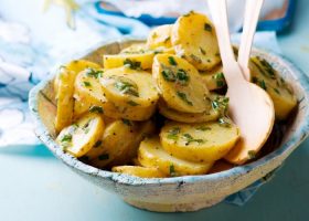 طريقة عمل سلطة البطاطس التركية