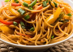 طريقة عمل اندومي بالخضار والصويا