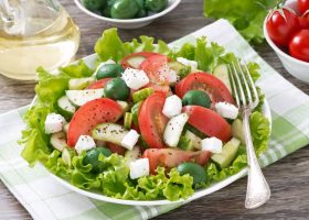 طريقة عمل سلطة الجبنة المتبلة للرجيم