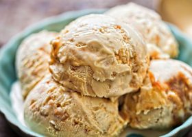 طريقة عمل ايس كريم بكريمة الخفق