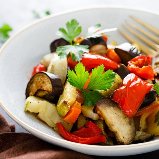 طريقة عمل خضار مشوية بالكيس