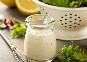 طريقة عمل صلصة الرانش بدون مايونيز