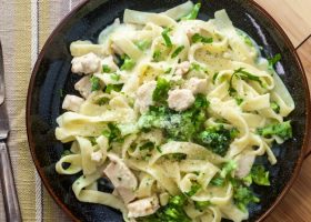 طريقة عمل فيتوتشيني بالبروكلي والكريمة