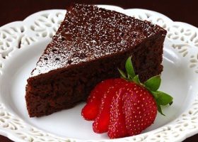 طريقة عمل كيك الشوكولاتة بدقيق اللوز