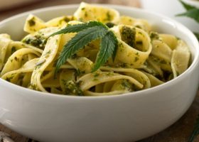 طريقة عمل مكرونة لينجويني بالبيستو
